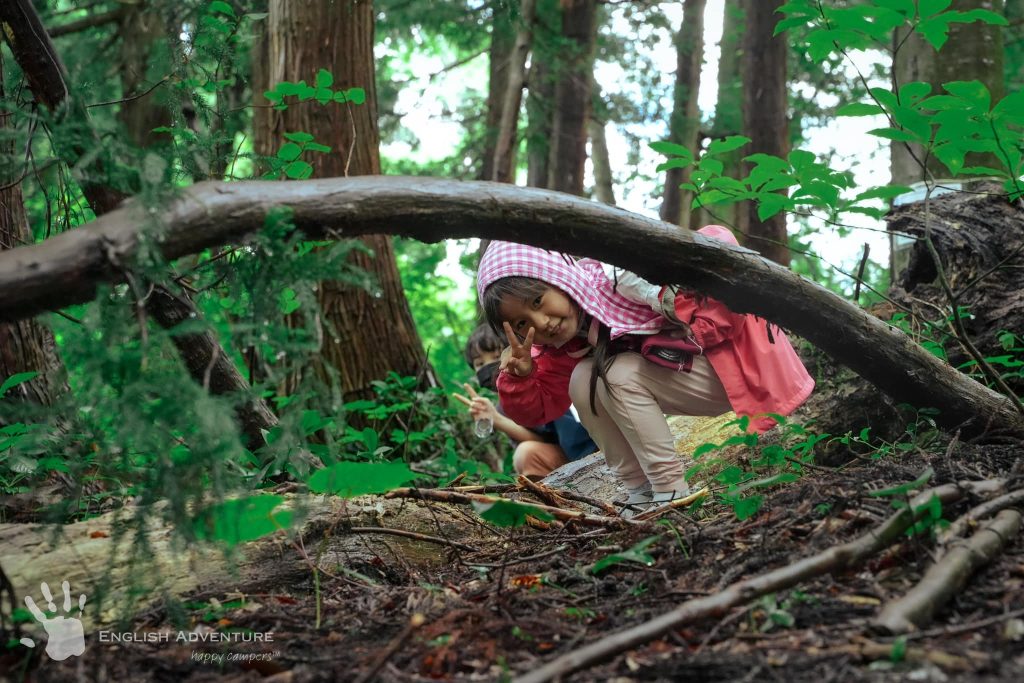 森の中を探検。遊びながら、自然と深くつながる時間（小1〜6）